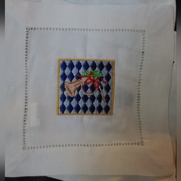 Holiday linen embroidered napkins 6 - Picture 5 of 10